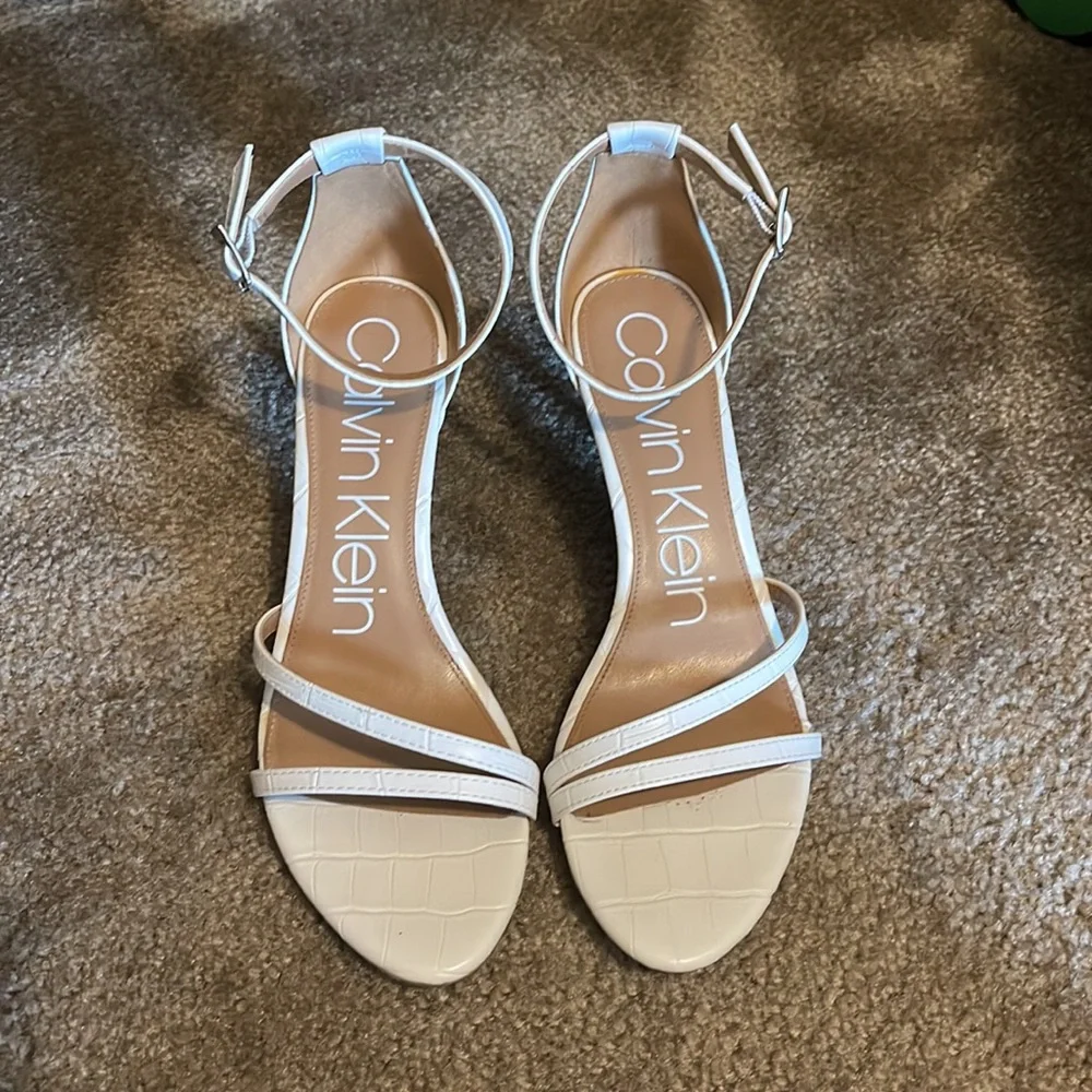 Heels - Picture 3 of 3